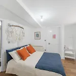 This Flat Offers Superb Transport Connections