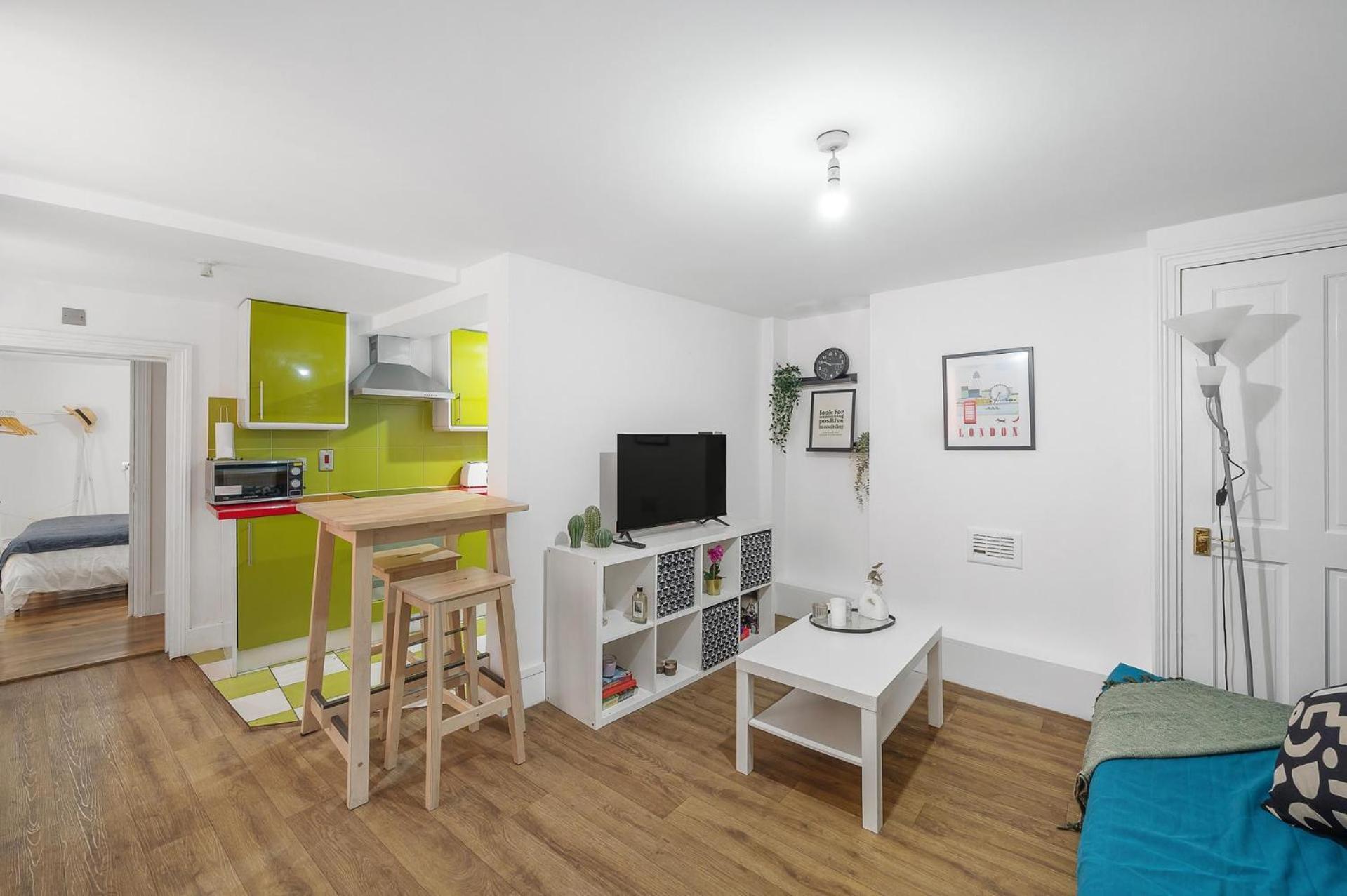 Flat Offers Superb Transport Connections Appartamento