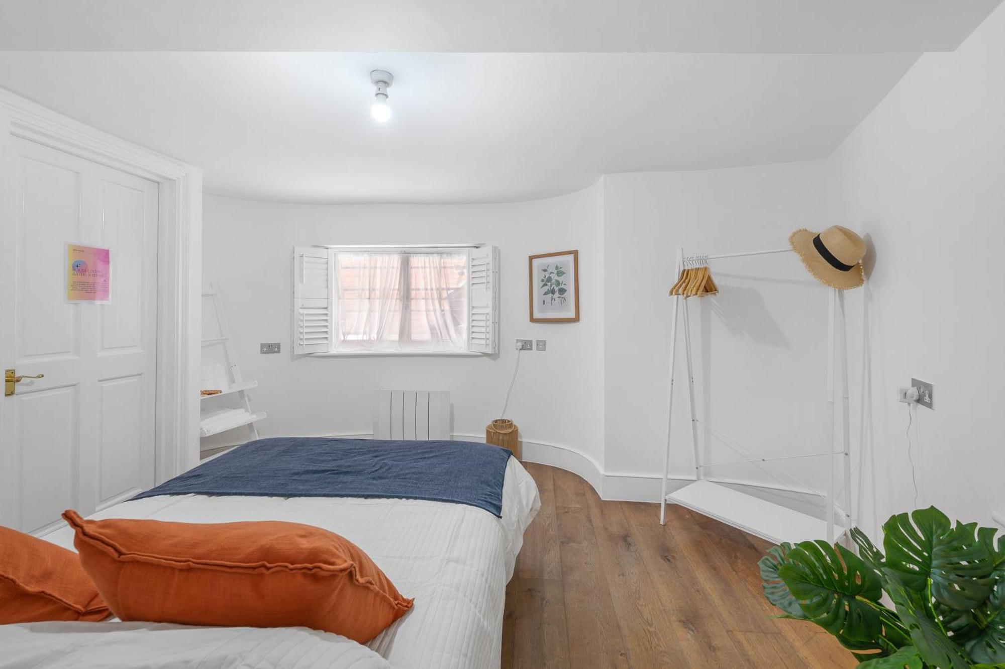 Apartament Flat Offers Superb Transport Connections *