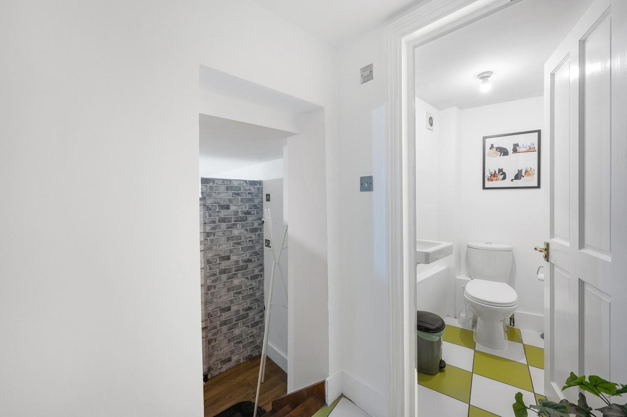 Flat Offers Superb Transport Connections Appartamento