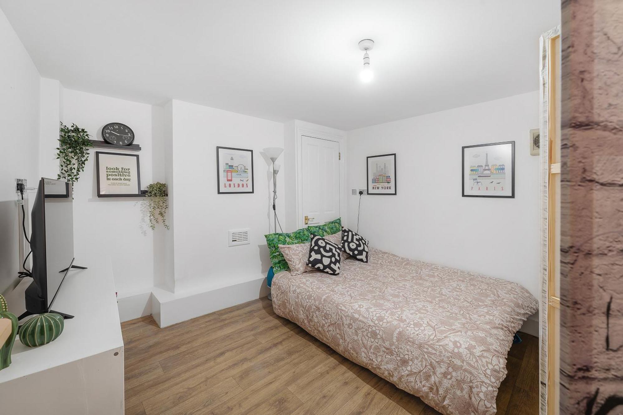 Flat Offers Superb Transport Connections * Londra