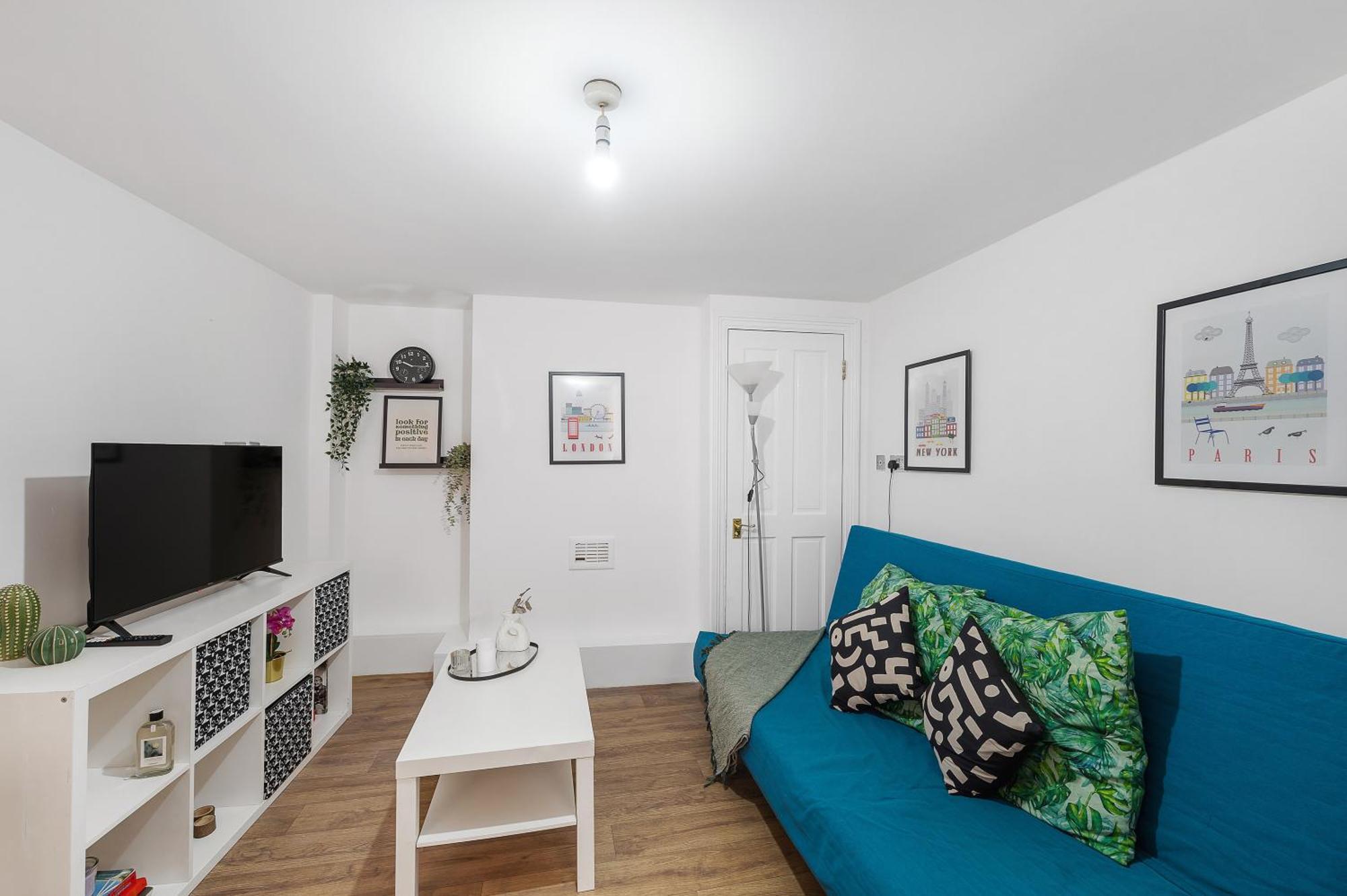 Flat Offers Superb Transport Connections Appartamento Londra